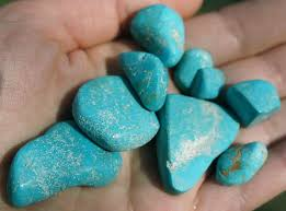 تصویر 2 از سنگ فیروزه نیشابور رگه طلایی انتخابی خاص برای ساخت انگشتر